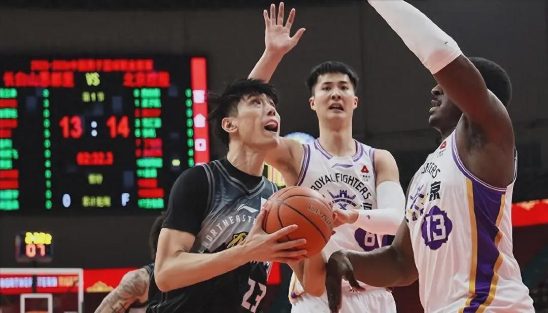 辗转多支球队！北京首钢弃将终于证明自己，场均10.5分