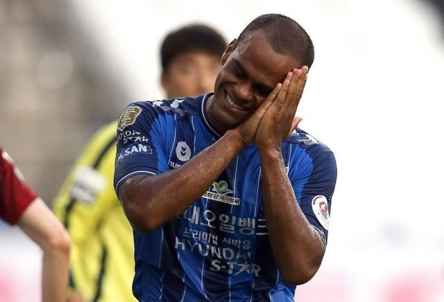 kaiyun官网-亚冠金靴想签中超队后再外租回蔚山 只为踢世俱杯